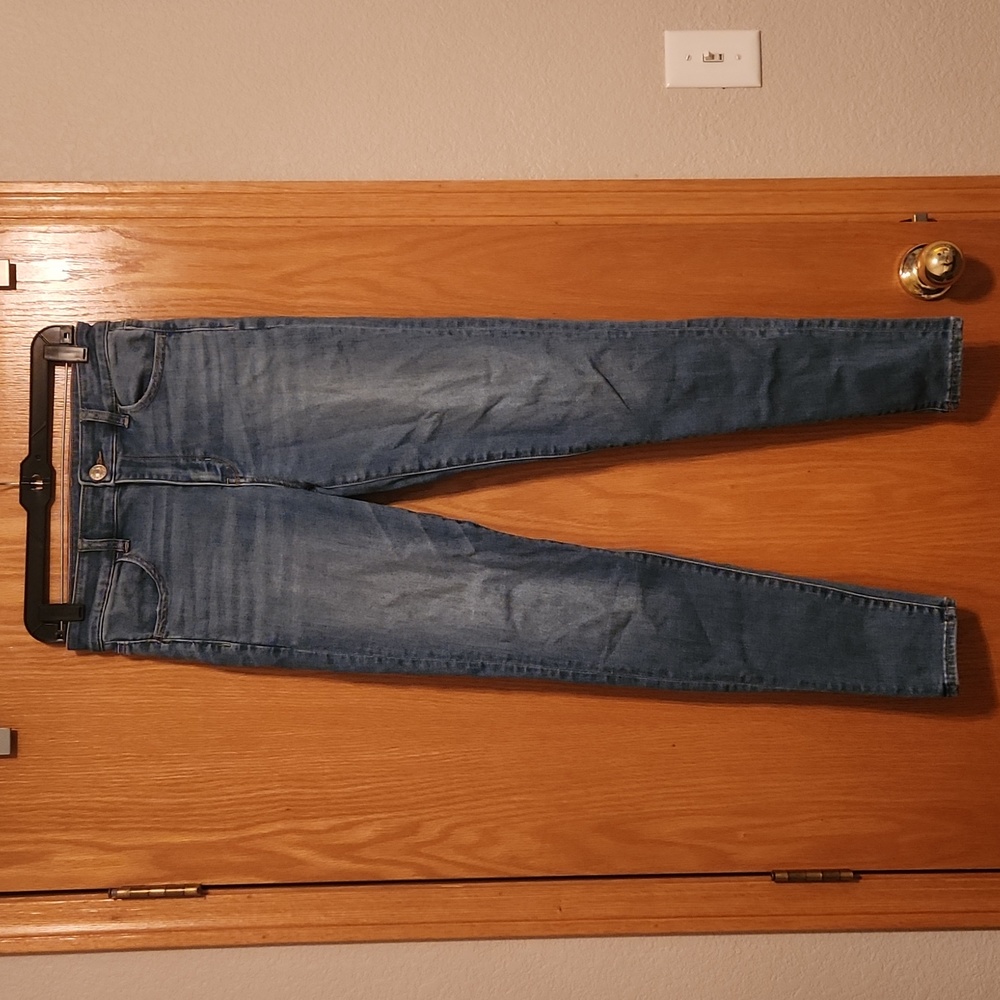 American Eagle Medium Wash Skinny Jean